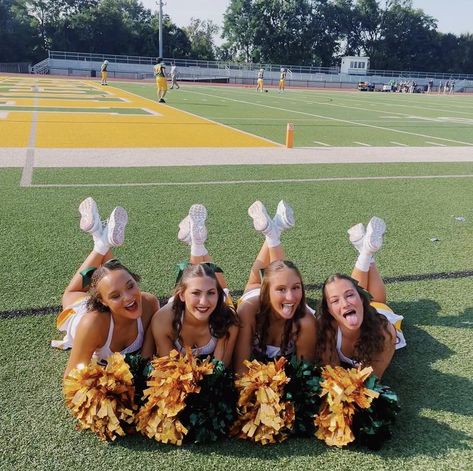 #cheer #gameday #sideline #schoolcheer #football Team Picture Poses, Cheer Makeup, Cheer Team Pictures, High School Pictures, Sideline Cheer, Cheer Tryouts, Cheer Posters, Cute Cheer Pictures, High School Cheer