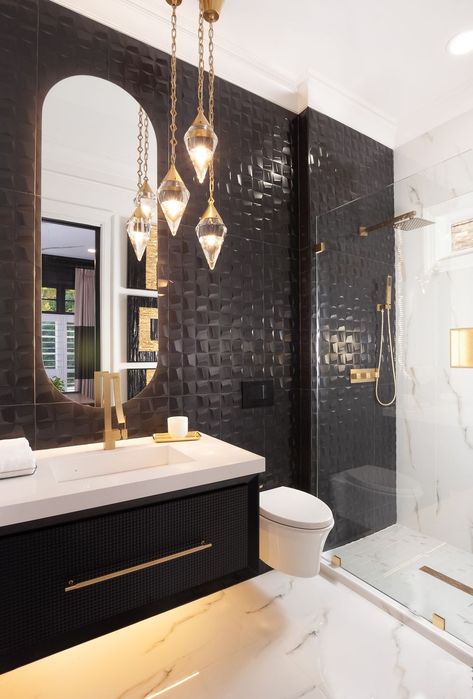 Black And Gold Bathroom, Bathroom Design Black, Gold Bathroom, Bathroom Inspiration Decor, Bathroom Design Luxury, Dream Bathrooms, Bathroom Layout, Bathroom Wallpaper, House Bathroom