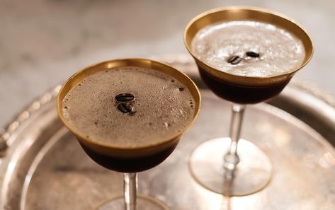 Nespresso Espresso Martini Recipe, Espresso Martini With Nespresso, Nespresso Espresso Martini, Nespresso Martini Recipe, Nespresso Aesthetic, Nespresso Drinks, Esspresso Martini, Pumpkin Martini, Flavored Alcohol