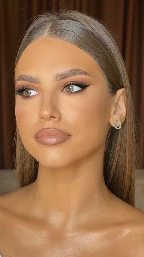 Elegant Formal Makeup, Make Up For Hazel Eyes Blonde, Bronze Prom Makeup, Makeup For Dark Hair Blue Eyes, Honey Eyes Makeup, Prom Make Up For Green Eyes, Bride Makeup Hazel Eyes Blonde Hair, Formal Makeup For Hazel Eyes, Make Up For Green Eyes Blonde