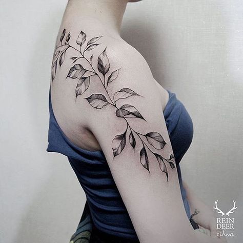 many leaves tattoo on shoulder and back Nature Lover Tattoo, Blatt Tattoos, Tattoo Son, Leaves Tattoo, Catrina Tattoo, Leaf Tattoo, Branch Tattoo, Handpoke Tattoo, Flower Tattoo Shoulder