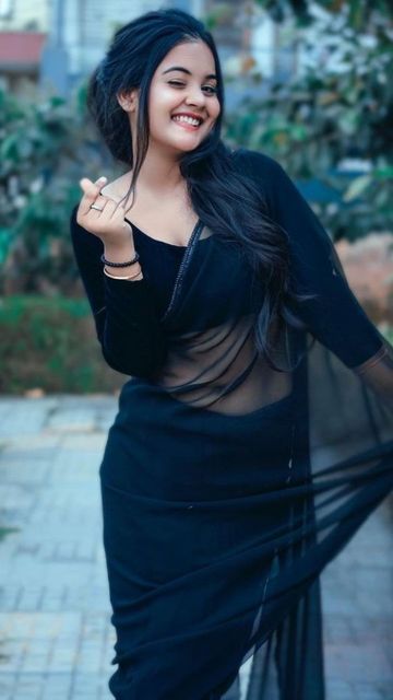 Gungun Gupta, Hot Dp, मेहंदी डिजाइन, फोटोग्राफी 101, Gals Photos, Actress Hairstyles, Bollywood Hairstyles, Beautiful Casual Dresses, Anaconda