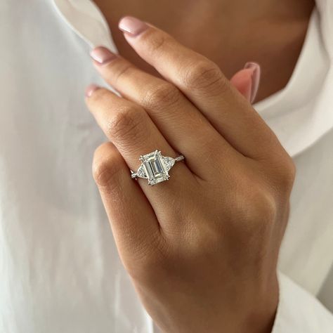 3 Carat Emerald Cut Vintage Engagement Ring ⍟ The ring size shown in the pictures and video is 6 US. ★ Settings ☆ Metal - 14K / 18K Solid Gold / Platinum ☆ Gold Color - Rose / White / Yellow ★ Main Stone  ☆ Type - Lab Grown Diamond (CVD) ☆ Diamond Weight - 3 Carat ☆ Shape - Emerald ☆ Color - F+ ☆ Clarity - VVS2+ ☆ Polish/Symmetry - Ex/Ex ☆ Fluorescence - None ☆ IGI / GIA Certificate ★ Side Stones ☆ Type - Lab Grown Diamonds ☆ Total Carat Weight - approx 0.45 Carat ☆ Shape - Round and Trillions ☆ Emerald Cut Engagement Ring With Baggets, Emerald Baguette Engagement Ring, Emerald With Baguettes, Huge Wedding Rings, Diamond Three Stone Ring, Emerald Cut Ring, Jewelry Traditional, 3 Stone Ring, Emerald Cut Engagement