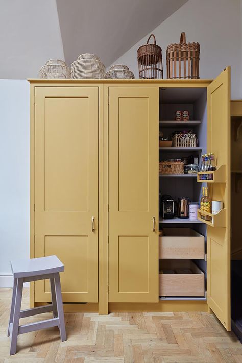 Garage Kasten, Sarah Brown, Colour Trend, Yellow Room, Cottage Kitchens, Victorian Terrace, Brown Interior, Yellow Kitchen, Cottage Kitchen