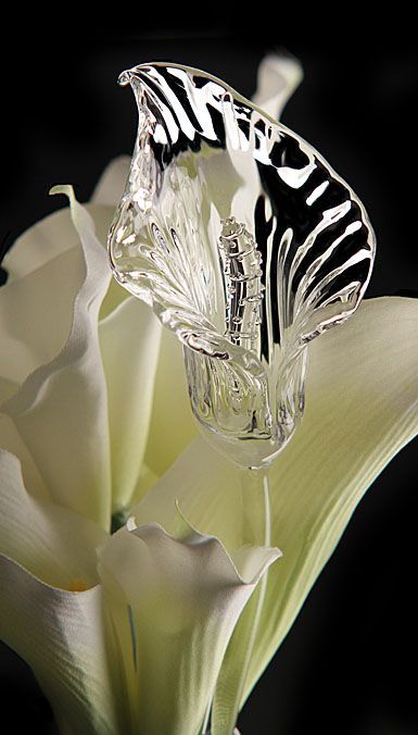 Raindrops and Roses Art Of Glass, Blown Glass Art, Glass Sculptures, Crystal Glassware, Crystal Figurines, Chihuly, Glass Artwork, Gorgeous Glass, Waterford Crystal