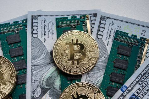 Bitcoin price breaks above $16000 for first time since January 2018 Check more at https://dailynewsway.com/bitcoin-price-breaks-above-16000-for-first-time-since-january-2018/ App Reviews, Equalizer, Bitcoin Price, It Network, Visual Representation, Global News, Asset Management, Tokyo Japan, Blockchain