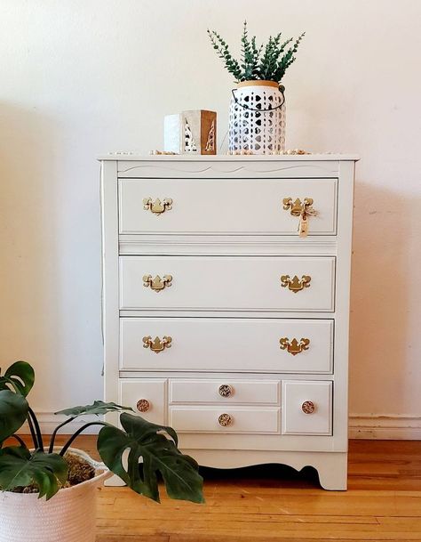 This classic, vintage dresser found some modern charm with a paint finish in Annie Sloan’s new Satin Paint. The color is Canvas, which is a match to the Annie Sloan Wall Paint in Canvas and a perfect compliment to Chalk Paint® in Country Grey. It’s a delicious, nutty neutral that matches virtually any decor. The original handles have gotten a refresh with metallic gold and the bottom drawer sports new, modern knobs. Paint In Canvas, Annie Sloan Wall Paint, Shop Shelf, Nyc Vintage, Gray Chalk Paint, Vintage Dresser, Vintage Dressers, Vintage Gowns, Paint Finish