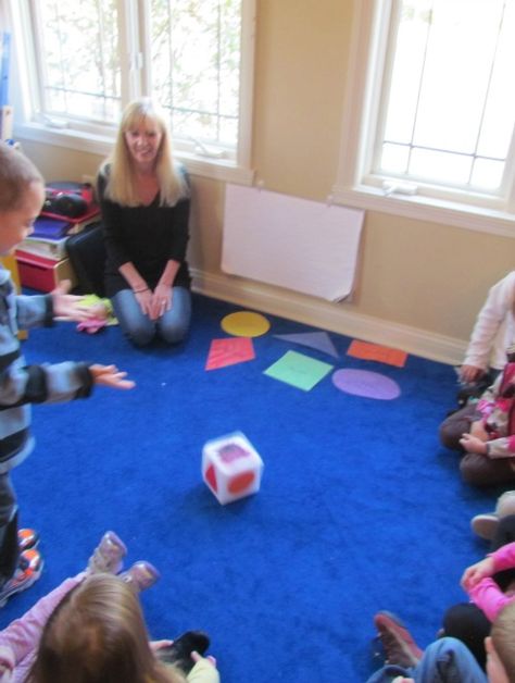 DIY Mouse Shape Dice Game by Teach Preschool - story review use pictures instead of shapes Diy Mouse, Story Review, Shapes Lessons, Teach Preschool, Circle Time Activities, Preschool Circle Time, Teaching Shapes, Shape Games, Preschool Colors