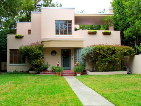 Art Moderne House 1940s | In the midst of the Victorian King… | Flickr Art Deco House Exterior, Modern Art Deco Interior, Art Deco Exterior, Art Deco Houses, Art Deco House, House Victorian, Art Deco Homes, Modernist House, Streamline Moderne