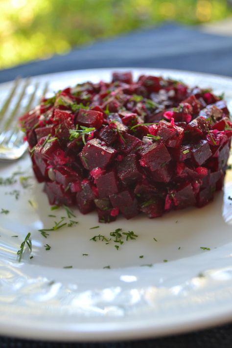 Beet Tartare Close-Up Beet Tartare, Tartare Recipe, Michelin Food, Beetroot Recipes, Beet Recipes, Roast Chicken Recipes, Vegan Appetizers, Vegan Recipes Healthy, Vegan Dishes