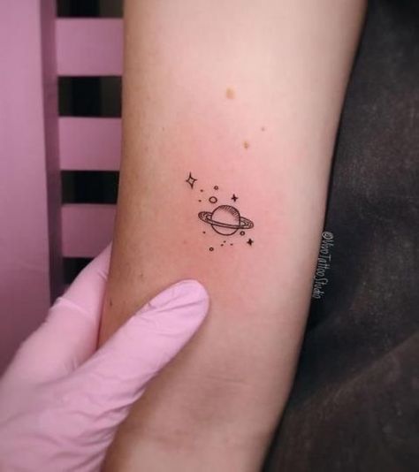 Miniature Tattoos, Planet Tattoo, Saturn Tattoo, Pola Tato, Planet Tattoos, Inspiration Tattoos, Bff Tattoos, Cute Small Tattoos, Small Hand Tattoos