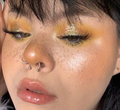 Lemon Meringue Makeup Look, Yellow Grunge Makeup, Lemon Meringue Makeup, Light Yellow Makeup, Lemon Makeup Looks, Bee Makeup Look, Eyeshadow 2023, Bachelorette Glam, Tsou Concert