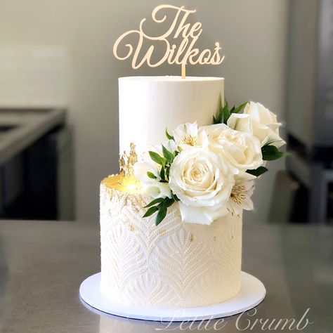 Cake 2 Tier Wedding, Two Tier Cakes With Flowers, Cake With Two Floors, 2tier Wedding Cake Simple, Wedding Cake Stencils Buttercream, 2 Tier Wedding Anniversary Cake, Cake Ideas Wedding Simple, Elegant Two Tier Cake, Two Tier Wedding Cakes Simple Classy