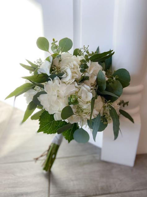 Bride Bouquet Hydrangea, Gardenia And Eucalyptus Bouquet, White Rose And Hydrangea Bridal Bouquet, White Carnations And Eucalyptus, Wedding Bouquets Hortensia, White Hydrangea And Eucalyptus Bouquet, White And Green Hydrangea Bouquet, Hygrandea Bouquet, Prom Bouquet Ideas White