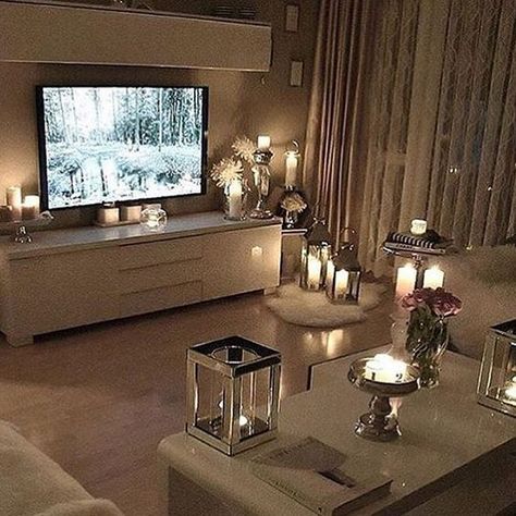 Love all the lanterns and candles Apartment Living Room Design, A Living Room, Apartment Living Room, Cozy Living Rooms, Living Room Inspiration, Cozy Living, Apartment Living, Diy Kitchen, Living Room Interior