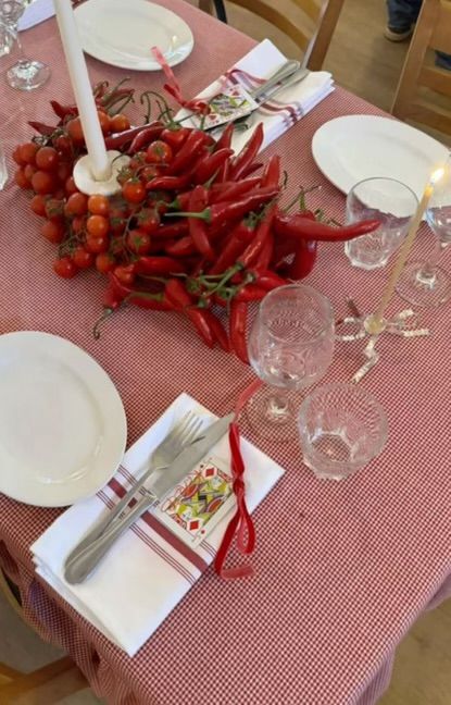 Chili Table Setting, Chili Themed Party, Italy Themed Dinner Party, Chilli Party, Italian Party Theme, Italian Dinner Party, Italian Party, Hosting Dinner, Dinner Party Summer