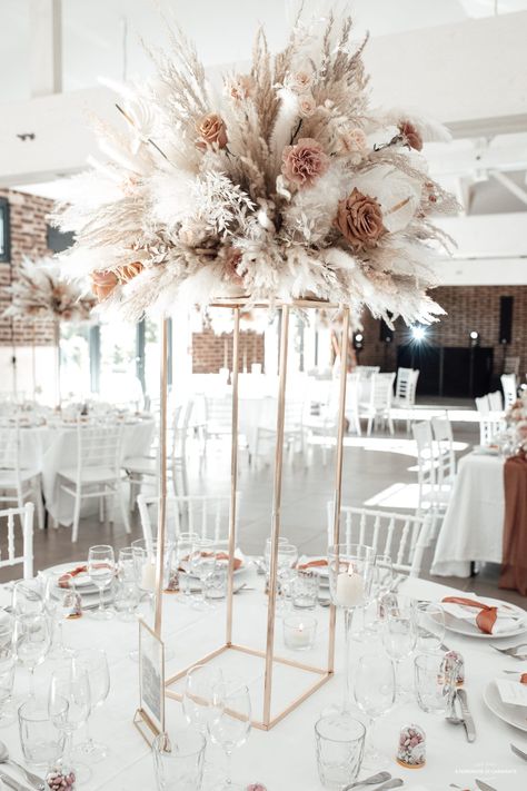 Pampas Centerpieces Wedding, Cherry Wedding, Top Table Flowers, Boho Centerpiece, Wedding Table Setup, Quinceanera Centerpieces, Blush Wedding Decor, Wedding Birds, Dream Wedding Reception