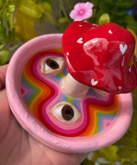 Clay Stash Jar Ideas, Trippy Clay Ideas, 3d Art Clay, Eye Clay Tray, Trippy Ceramics, Trippy Ashtray, Trippy Clay Art, Diy Clay Ashtray Ideas, Hippie Clay Art