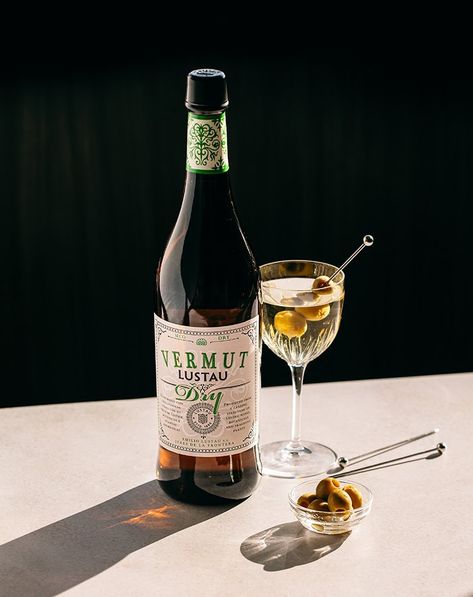 Drink of the Week: Lustau Dry Vermouth 
https://imbibemagazine.com/drink-of-the-week-lustau-dry-vermouth/ #SpiritsofInstagram #CocktailHour Vermouth Sauce, Sweet Vermouth, Martini Without Vermouth, Sweet Vermouth Cocktails, Gin Drinks, Dry Vermouth, Training Kit, London Dry Gin, Dirty Martini