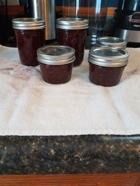 Plum Sauce Canning Recipe, Canning Plums, Plum Sauce Recipe, Cardamom Recipe, Canning And Preserving, Pepper Jelly Recipes, Plum Recipes, Enamel Dutch Oven, Canning Food Preservation