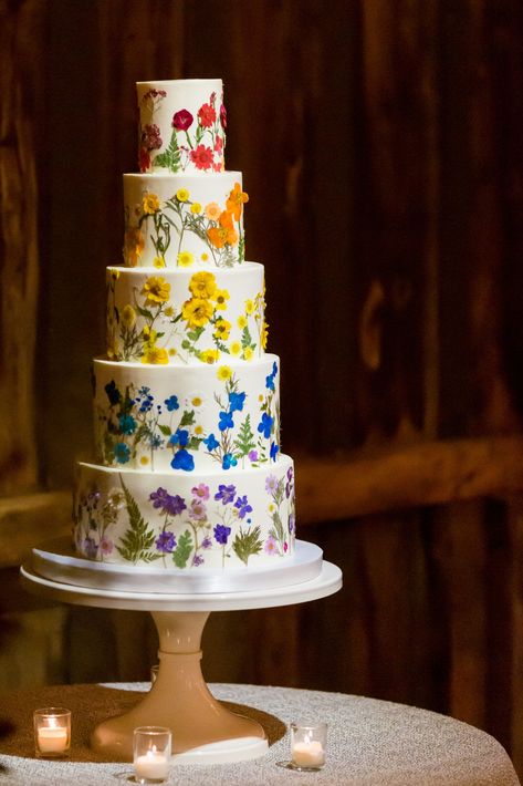 Bold Color Wedding Cake, Colored Wedding Cake Ideas, Classy Rainbow Wedding, Wedding Cakes Colorful Flowers, Queer Wedding Cake, Moody Rainbow Wedding, Rainbow Cake Wedding, Bright Wedding Cake Ideas, Rainbow Wedding Aesthetic