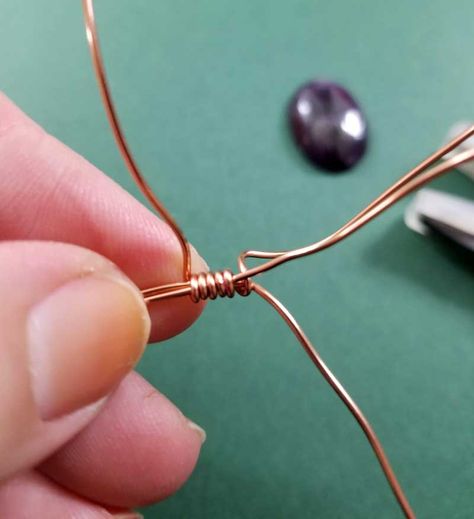 Wire Wrap Stone - How to Wire Wrap Stones Without Holes Polishing Rocks, Copper Jewelry Diy, Wire Wrap Stones, Wrapping Stones, Raw Jewelry, Wire Projects, Wire Wrap Cabochon, Wire Pendants, Wire Wrapped Stone Jewelry