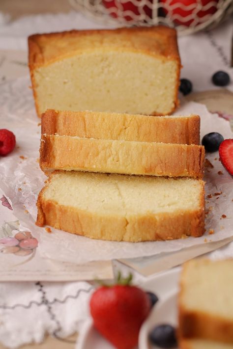 Easy Cream Cheese Pound Cake, Cheese Pound Cake Recipe, Cream Cheese Recipes Dessert, Best Pound Cake Recipe, Loaf Pan Cake, Cream Cheese Pound Cake Recipe, Butter Pound Cake, Cheese Pound Cake, Small Batch Baking