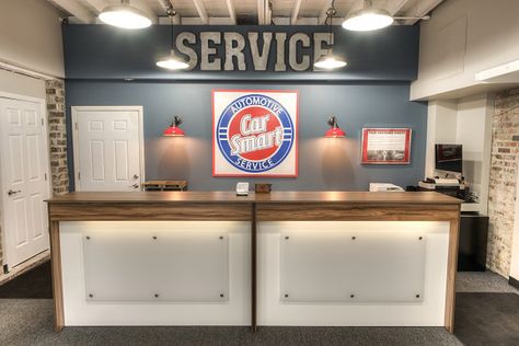 I like the "SERVICE" letters above the stations Automotive Waiting Room Ideas, Auto Repair Shop Reception Areas, Mechanic Office Decor, Auto Shop Lobby Ideas, Auto Repair Shop Design Waiting Rooms, Automotive Shop Design, Auto Body Shop Office Ideas, Mechanic Shop Office Ideas, Auto Shop Office Ideas