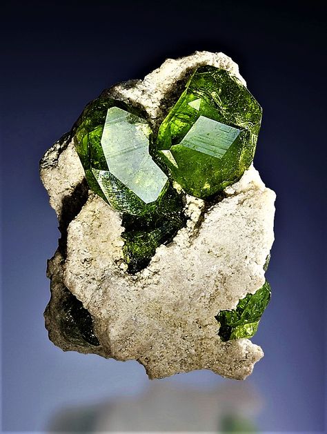 Demantoid Garnets Crystal Seashells, Agate Rocks, Minerals Crystals Rocks, Rocks And Fossils, Demantoid Garnet, Geology Rocks, Geode Art, Rock Minerals, Beautiful Rocks