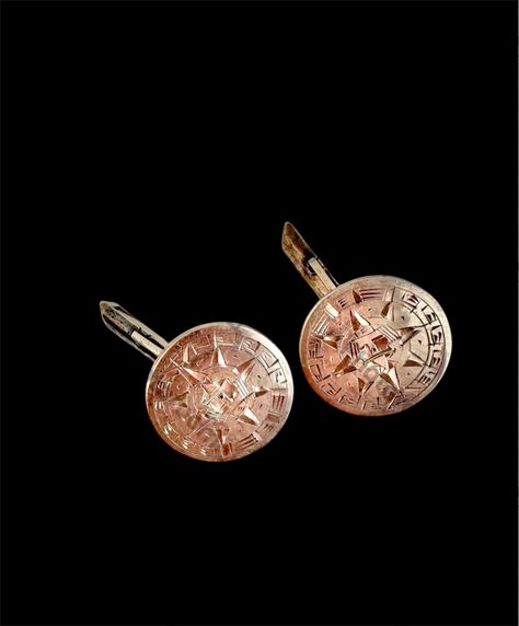 Vintage sterling silver cufflinks.   Hallmarked Mexico Far Fan and 925 Sterling.   They feature a finely etched design of an Aztec Sun.   Size is 3/4 inches in diameter on the top.  They are swivel and hinged style. Very good & gently used condition.  Ground shipping has tracking.