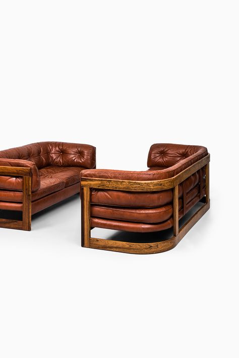 Lennart Bender sofa in rosewood and red leather at Studio Schalling Leather Couches, Leather Studio, Designer Sofa, Furniture Logo, Leather Seats, Furniture Vintage, Leather Couch, Chaise Design, Creative Furniture