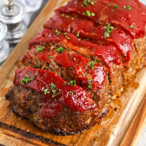 The Best Meatloaf Recipe - Spend With Pennies Meatloaf Balls Recipes, 2lb Meatloaf Recipe, Meatloaf Topping, Perfect Meatloaf, Meatloaf Glaze, How To Make Meatloaf, Delicious Meatloaf, Beef Meatloaf, Homemade Meatloaf