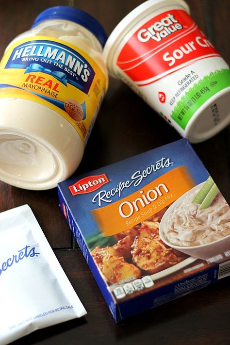 Lipton Onion Soup Dip, Lipton Onion Dip, Football Snack Food, French Onion Dip Mix, Hot Onion Dip, French Onion Dip Recipe, Homemade French Onion Dip, Chip Dip Recipes, Dip Recipes Hot