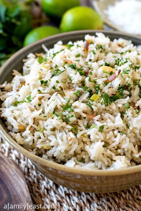 Polynesian Rice Recipe, Party Meals, Coconut Rice Recipe, Luau Food, Asian Side Dishes, Food Simple, Asian Vegetables, Healthy Beef, Hawaii Food