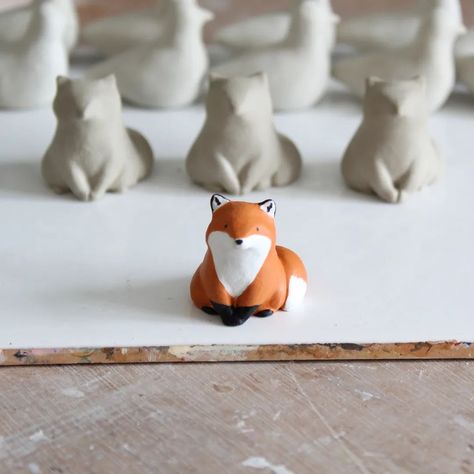 Ceramic Fox Figurine, Air Dry Clay Animals Sculpture, Ceramic Figures Animals, Clay Fox Sculpture, Air Dry Clay Ideas Animals, Fox Clay Sculpture, Clay Woodland Animals, Air Dry Clay Animals Easy, Air Dry Clay Figurine