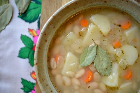 Polish Bean Soup {Zupa Fasolowa} – Polish Your Kitchen Polish Kitchen, Polish Soup, Russian Foods, Polish Dishes, Polish Foods, Sto Lat, Smoked Pork Ribs, Polish Traditions, Bean Recipe