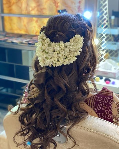 South Indian Wedding Hairstyles, Hair Style On Saree, Engagement Hairstyles, Bridal Hairdo, Traditional Hairstyle, Bridal Hair Buns, Long Hair Wedding Styles, Hair Up Styles, Easy Hairstyles For Long Hair