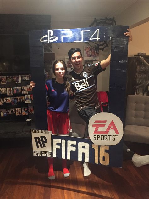 FIFA 2016 Halloween Couple's Costume Soccer Costume, Couple's Costume, Football Costume, Soccer Couples, Football Diy, Messi Soccer, Halloween 2016, Couple Halloween, Couple Halloween Costumes