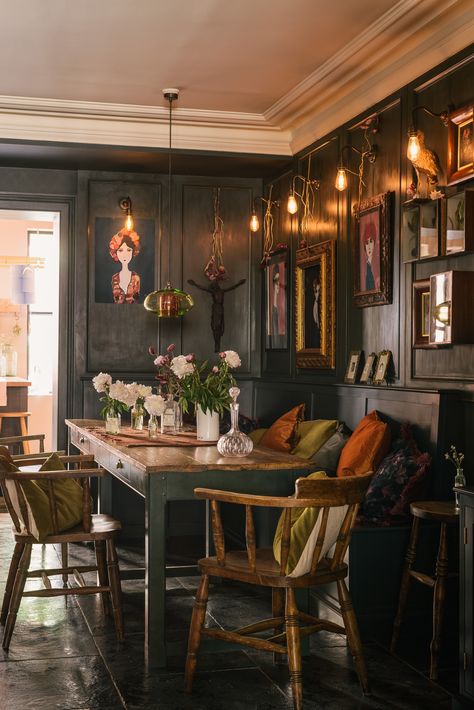 Classic English Kitchen, Devol Kitchens, Refectory Table, English Kitchens, Black Dining Room, Dark Interiors, Shaker Kitchen, The Dining Room, Küchen Design