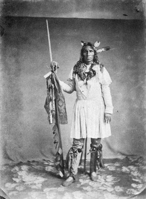 little crow dakota war Sioux Nation, Sioux Indian, Native American Clothing, Native American Men, Plains Indians, American Photo, Native American Photos, Native American Tribes, American Clothing