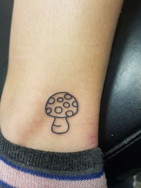 Henna Mushroom Designs, Mushroom Henna Tattoo, Mushroom Simple Tattoo, Mushroom Henna Designs, Tiny Mushroom Tattoo Simple, Mushroom Tattoo Ideas Simple, Henna Mushroom, Small Mushroom Tattoo Ideas, Lil Tattoos Ideas Simple