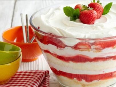 Strawberry Shortcake Trifle Recipe | Valerie Bertinelli | Food Network Shortcake Trifle, Strawberry Shortcake Trifle, Strawberry Trifle, Dessert Parfait, Paula Deen Recipes, Cake Strawberry, Strawberry Shortcake Recipes, Shortcake Recipe, Trifle Desserts