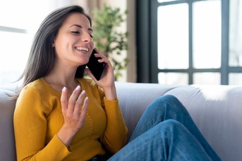 Yellow Outfit Ideas, Talking On Phone, Consolidate Credit Card Debt, Fix My Credit, Debt Relief Programs, Credit Debt, Fix Your Credit, Paying Off Credit Cards, Chic Fashionista