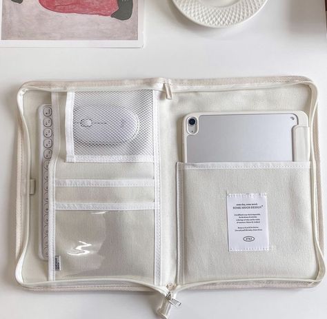 Ipad Bag Aesthetic, Ipad Accessories For School, Ipad Aesthetic Case, Ipad Accessories Aesthetic, Ipad Cases Aesthetic, Ipad Aesthetic Organization, Ipad Case Aesthetic, Aesthetic Ipad Case, Ipad Travel Case