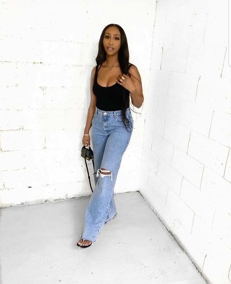 Black Top And Blue Jeans Outfit, Black Top Blue Jeans Outfit, Jean Outfits Black Women, Black Top And Jeans Outfit, Heels And Jeans Outfit, Jeans Casual Outfit, Wardrobe Aesthetic, Jeans Heels Outfit, Denim Jeans Outfit