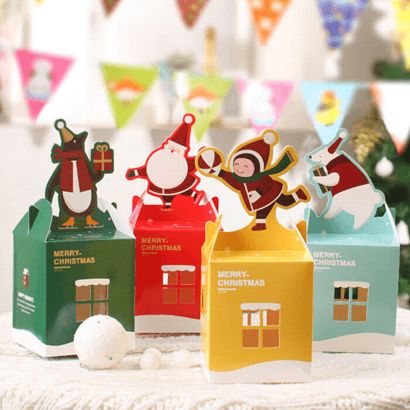 9 Christmas Marketing Campaigns That Can Double Your Sales Christmas Marketing Campaign, Christmas Packaging Design, Gift Packaging Design, Christmas Marketing, Custom Paper Bags, Apple Decorations, Box Creative, Christmas Favors, Custom Gift Boxes