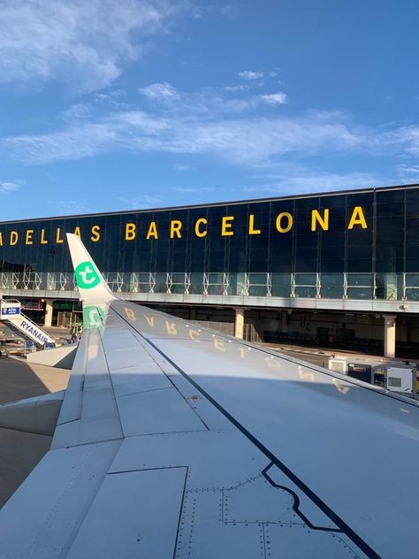 Barcelona Airport Aesthetic, Barcelona Airport, Barcelona Aesthetic, Moving To Barcelona, Spain Aesthetic, Airport Aesthetic, Barcelona Travel, Salou, Dream City