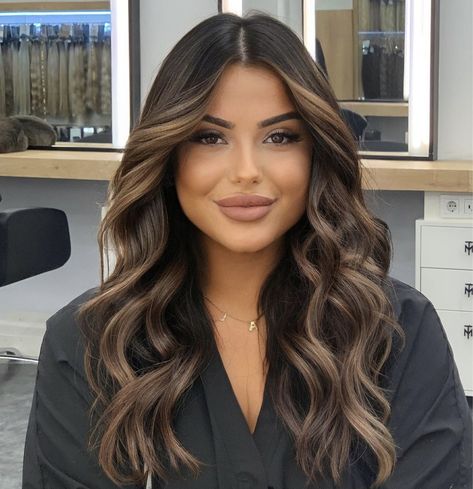 Brown Blonde Dimensional Hair, Highlights For Black Hair Mexican, Latina Balayage, Caramel Hair Balayage, Balayage Black Hair, Brown Bayalage Hair, Sunkissed Hair, Vibrant Hair Color, Balayage Hair Caramel