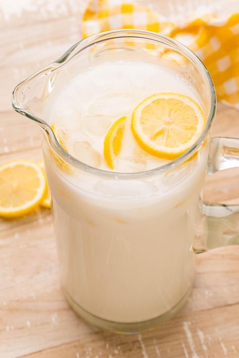 For a sweet, tart, and refreshing drink, try this Creamy Lemonade made with fresh-squeezed lemon juice, sweetened condensed milk, and water. Creamy Lemonade, Easy Lemonade Recipe, Love Bakes Good Cakes, Good Cakes, Cocoa Drink, Fresh Squeezed Lemonade, Lemon Drink, Lemonade Drinks, Frozen Lemonade