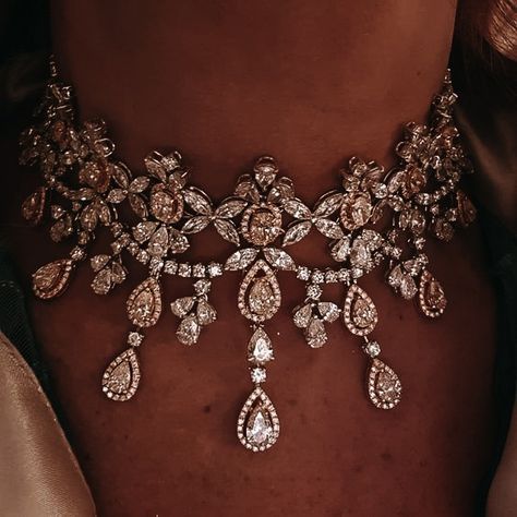 Bridal Diamond Necklace, Neck Pieces Jewelry, Jewellery Design Sketches, Expensive Jewelry Luxury, Diamond Choker, Necklaces And Bracelets, Diamond Jewelry Designs, Neck Jewellery, Classy Jewelry